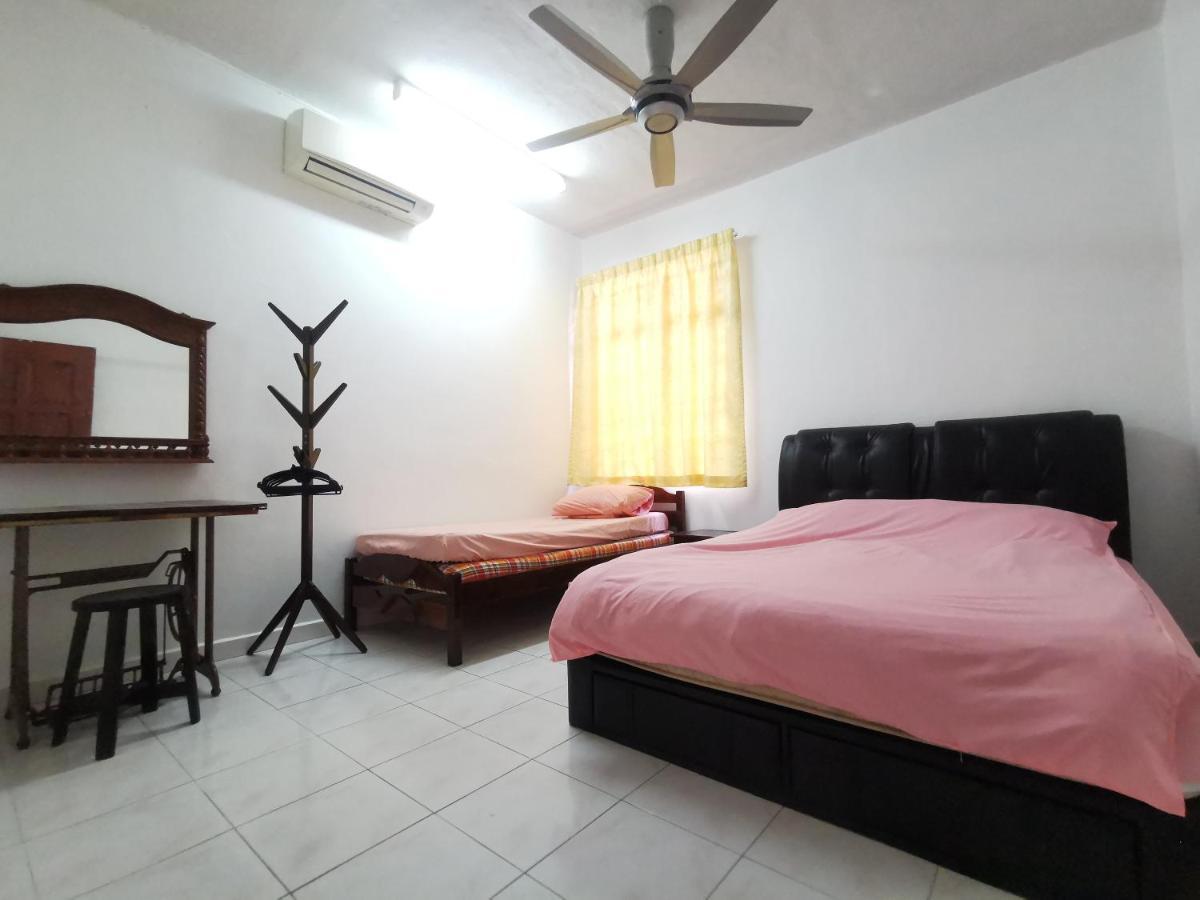 Jen Pd Homestay - Unique, Antique House No Wifi Порт-Діксон Екстер'єр фото