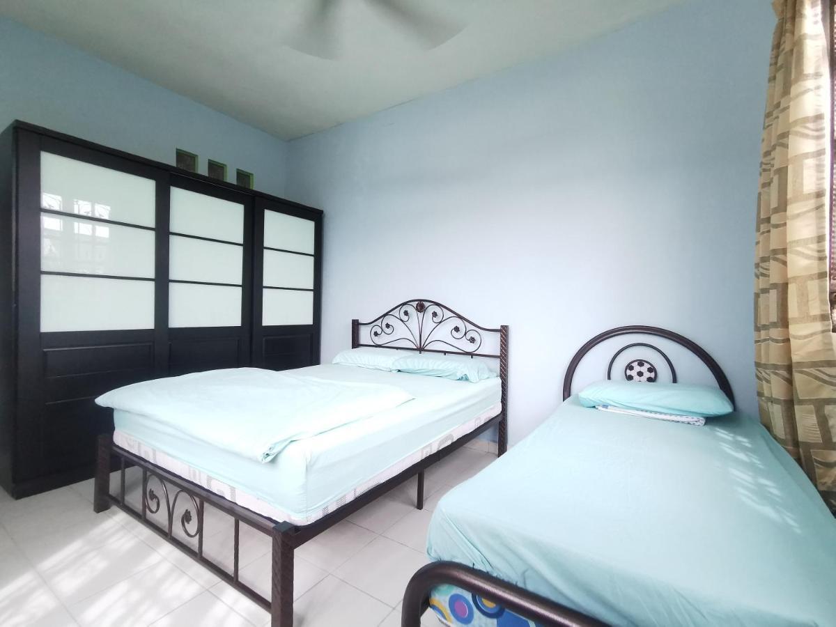 Jen Pd Homestay - Unique, Antique House No Wifi Порт-Діксон Екстер'єр фото